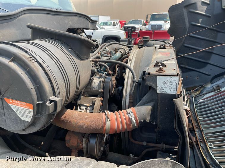 image for item DS8799 2006 International 4300  spreader truck