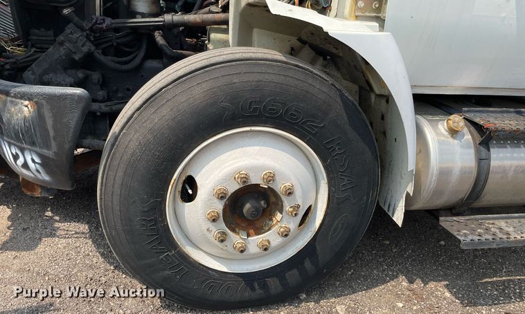 image for item DS8799 2006 International 4300  spreader truck