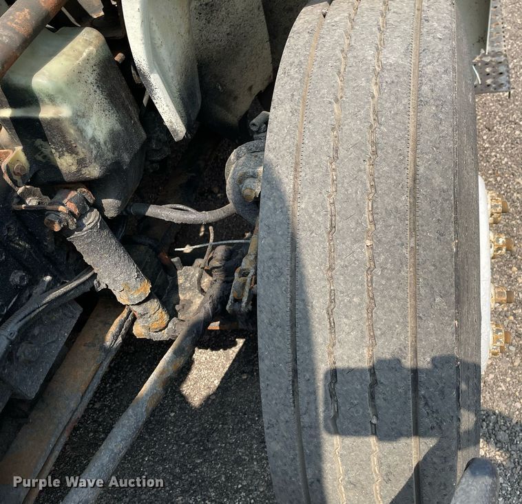 image for item DS8799 2006 International 4300  spreader truck