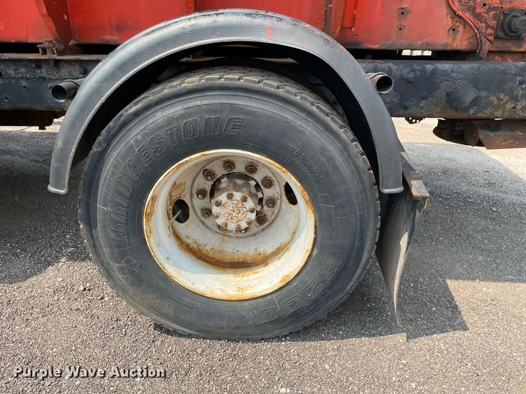 image for item DS8799 2006 International 4300  spreader truck