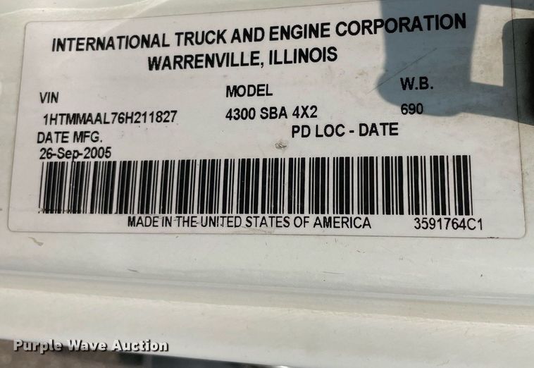 image for item DS8799 2006 International 4300  spreader truck