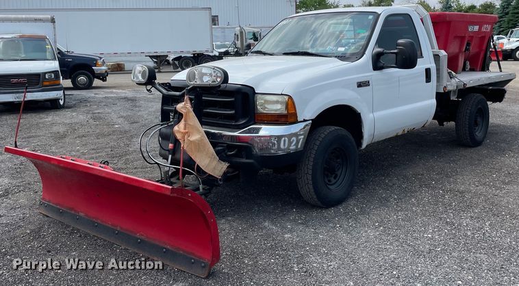 image for item DS8800 2004 Ford F250 Super Duty XLT  flatbed pickup truck