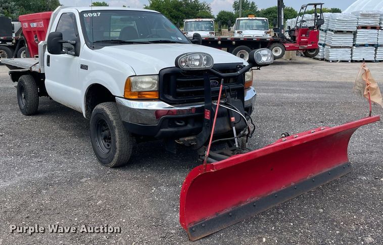 image for item DS8800 2004 Ford F250 Super Duty XLT  flatbed pickup truck