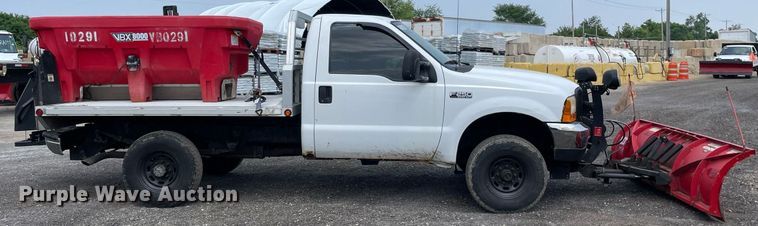 image for item DS8800 2004 Ford F250 Super Duty XLT  flatbed pickup truck