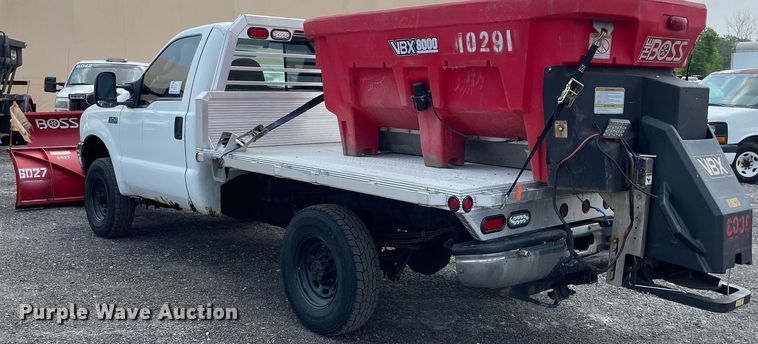 image for item DS8800 2004 Ford F250 Super Duty XLT  flatbed pickup truck