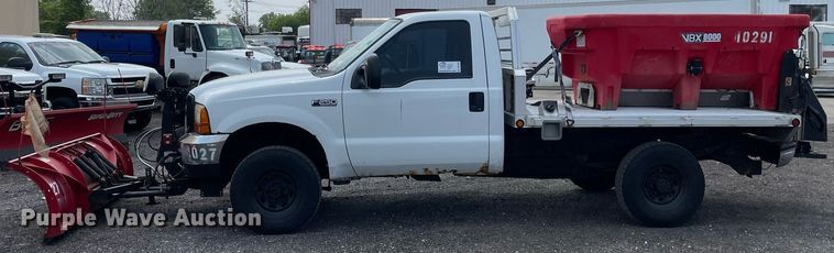 image for item DS8800 2004 Ford F250 Super Duty XLT  flatbed pickup truck