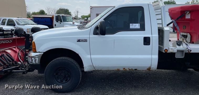 image for item DS8800 2004 Ford F250 Super Duty XLT  flatbed pickup truck