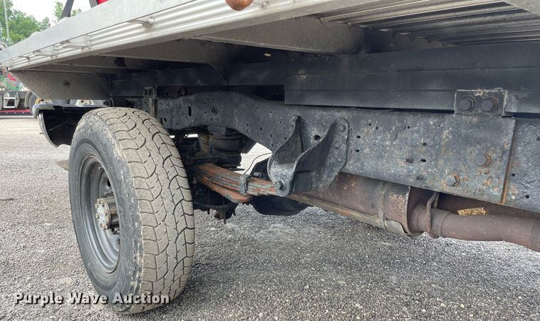 image for item DS8800 2004 Ford F250 Super Duty XLT  flatbed pickup truck