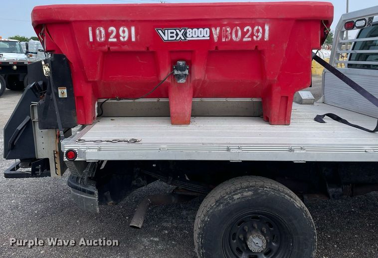 image for item DS8800 2004 Ford F250 Super Duty XLT  flatbed pickup truck