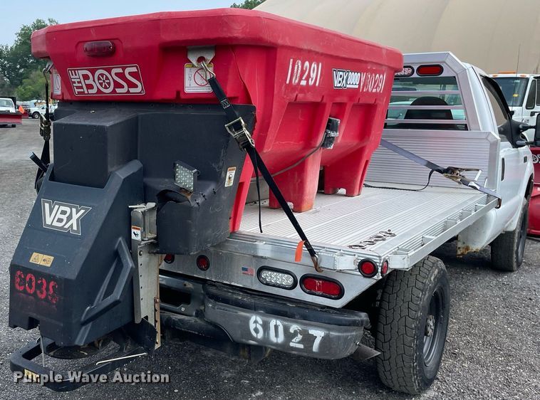 image for item DS8800 2004 Ford F250 Super Duty XLT  flatbed pickup truck