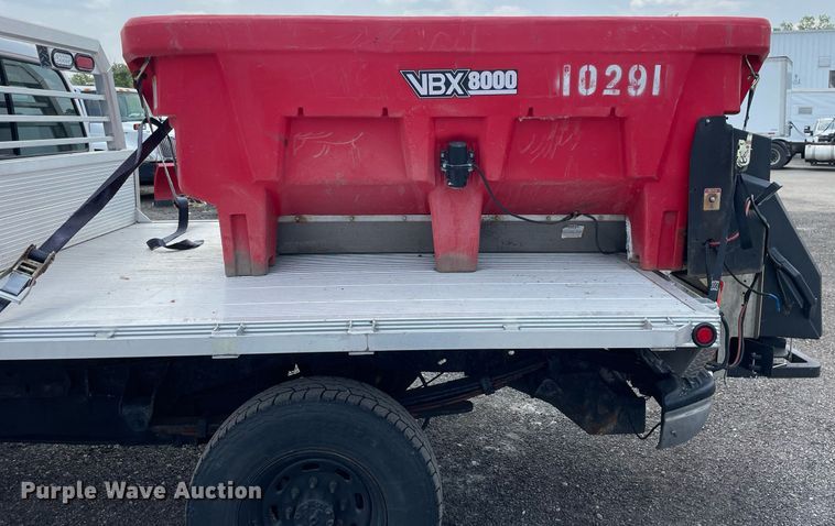 image for item DS8800 2004 Ford F250 Super Duty XLT  flatbed pickup truck