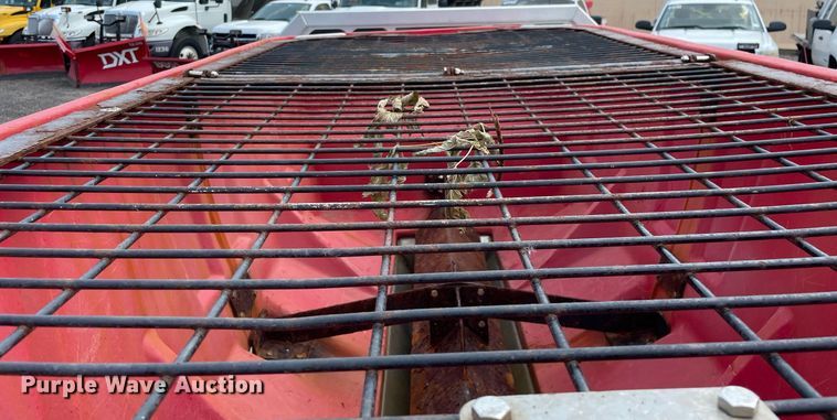 image for item DS8800 2004 Ford F250 Super Duty XLT  flatbed pickup truck