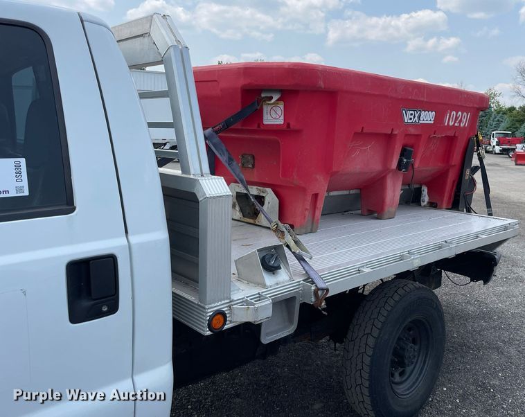 image for item DS8800 2004 Ford F250 Super Duty XLT  flatbed pickup truck