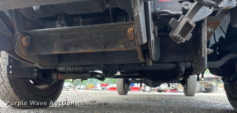 image for item DS8800 2004 Ford F250 Super Duty XLT  flatbed pickup truck