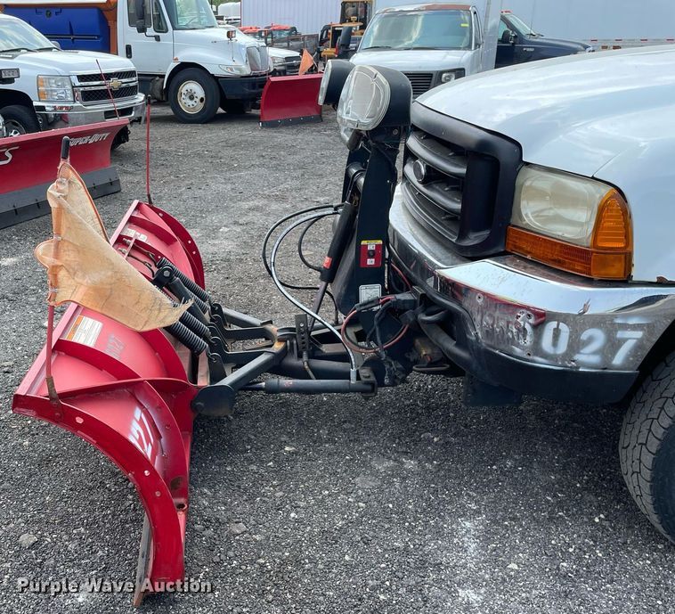 image for item DS8800 2004 Ford F250 Super Duty XLT  flatbed pickup truck