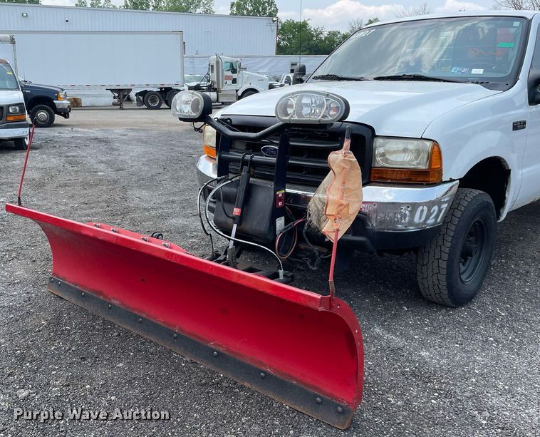 image for item DS8800 2004 Ford F250 Super Duty XLT  flatbed pickup truck