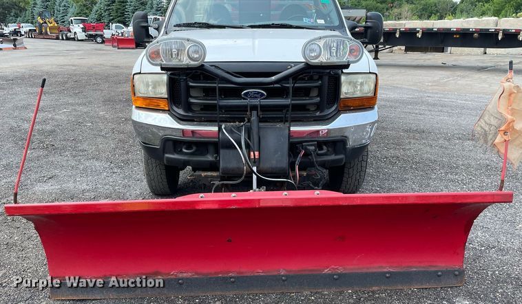 image for item DS8800 2004 Ford F250 Super Duty XLT  flatbed pickup truck