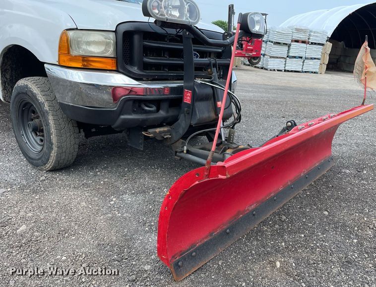 image for item DS8800 2004 Ford F250 Super Duty XLT  flatbed pickup truck