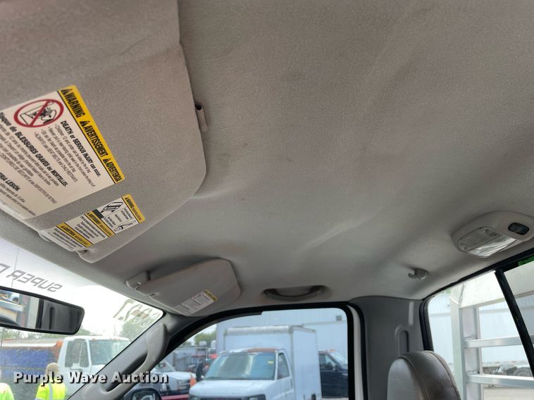 image for item DS8800 2004 Ford F250 Super Duty XLT  flatbed pickup truck