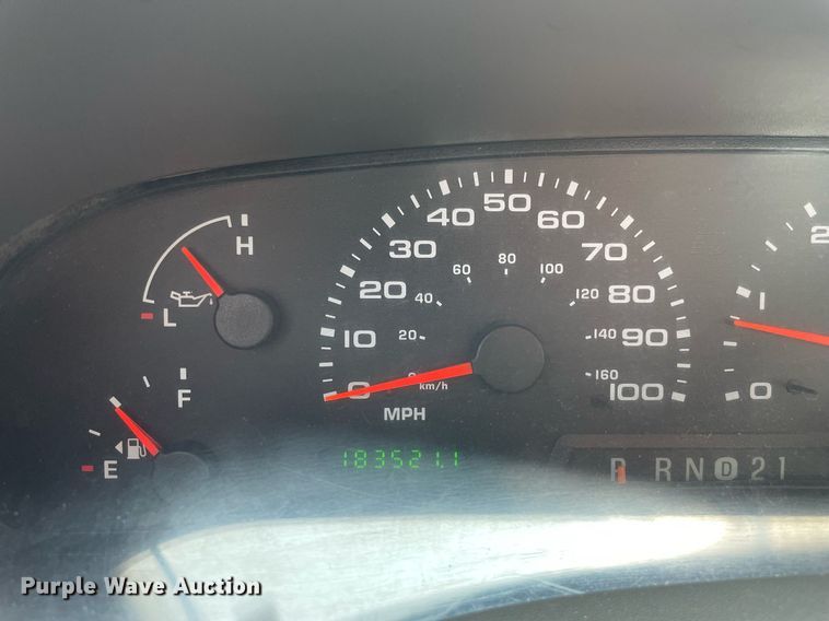 image for item DS8800 2004 Ford F250 Super Duty XLT  flatbed pickup truck