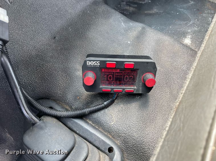 image for item DS8800 2004 Ford F250 Super Duty XLT  flatbed pickup truck