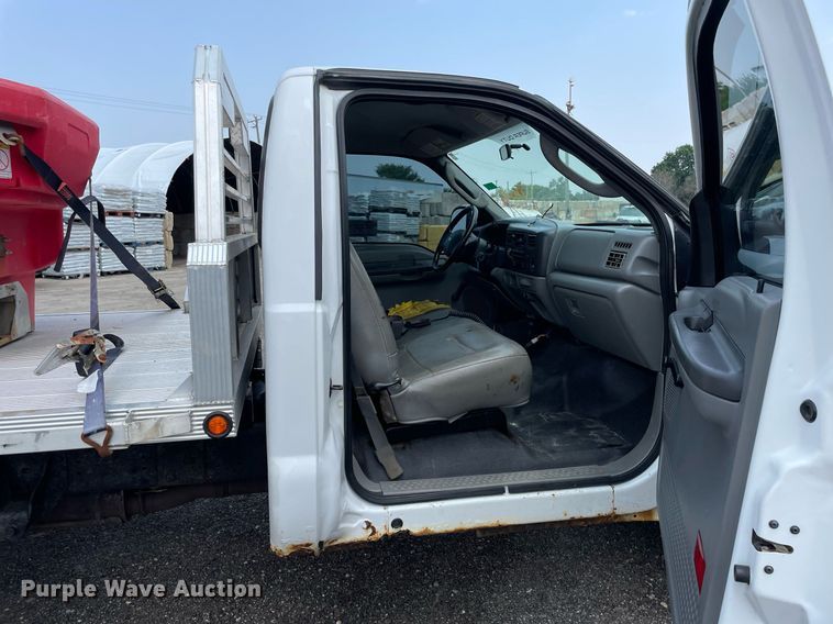 image for item DS8800 2004 Ford F250 Super Duty XLT  flatbed pickup truck