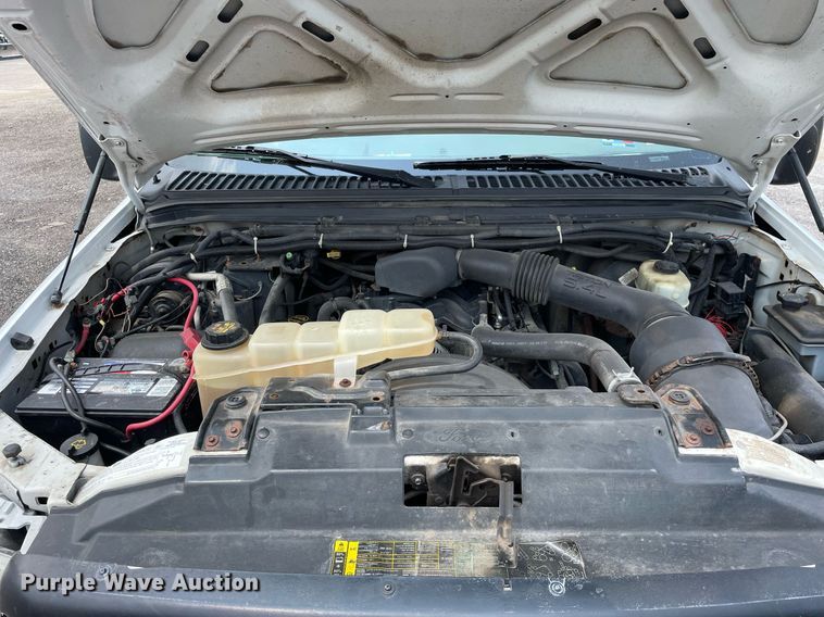 image for item DS8800 2004 Ford F250 Super Duty XLT  flatbed pickup truck