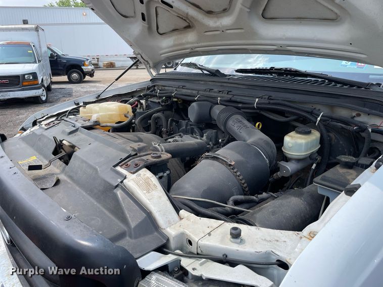 image for item DS8800 2004 Ford F250 Super Duty XLT  flatbed pickup truck