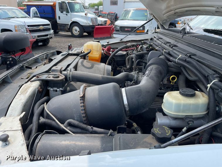 image for item DS8800 2004 Ford F250 Super Duty XLT  flatbed pickup truck