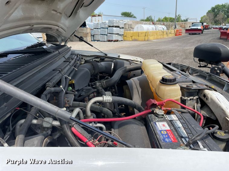 image for item DS8800 2004 Ford F250 Super Duty XLT  flatbed pickup truck