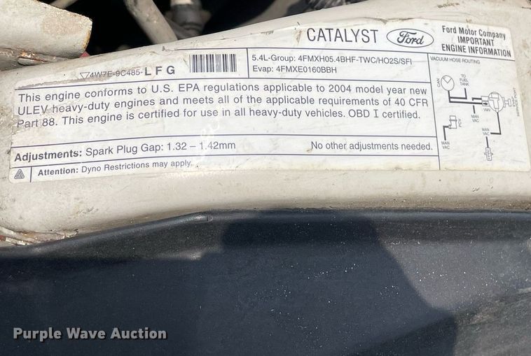 image for item DS8800 2004 Ford F250 Super Duty XLT  flatbed pickup truck