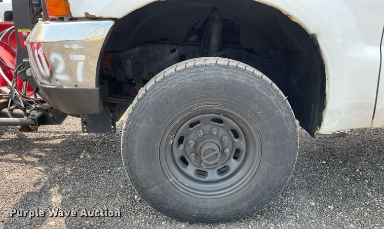 image for item DS8800 2004 Ford F250 Super Duty XLT  flatbed pickup truck