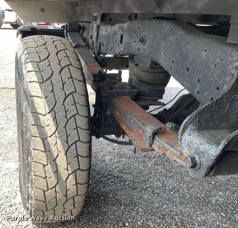 image for item DS8800 2004 Ford F250 Super Duty XLT  flatbed pickup truck