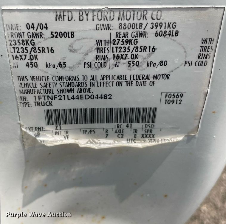 image for item DS8800 2004 Ford F250 Super Duty XLT  flatbed pickup truck