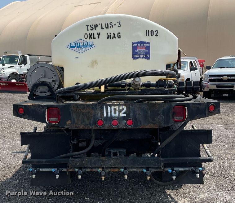 image for item DS8801 2005 Ford F350 Super Duty XL  flatbed pickup truck