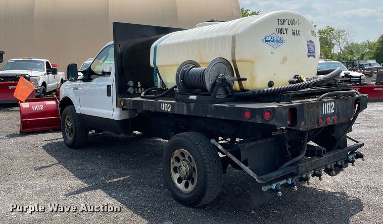 image for item DS8801 2005 Ford F350 Super Duty XL  flatbed pickup truck