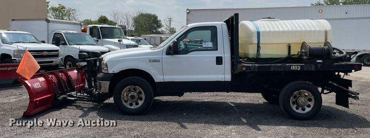 image for item DS8801 2005 Ford F350 Super Duty XL  flatbed pickup truck