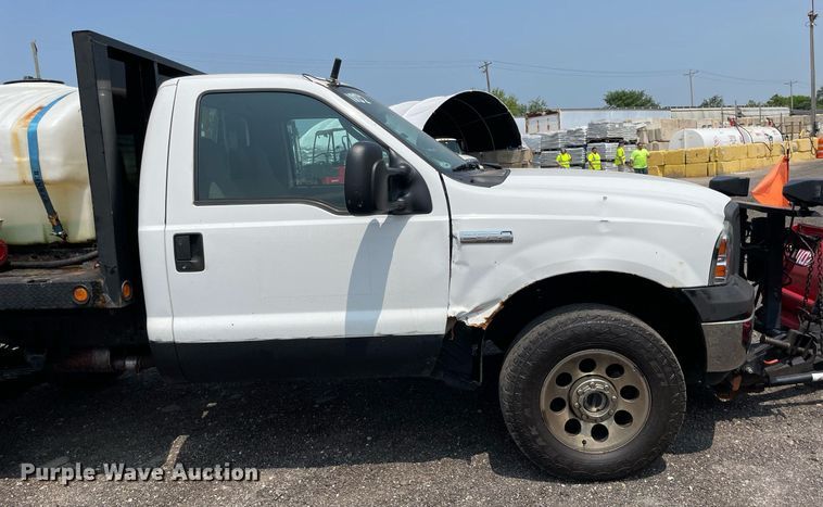 image for item DS8801 2005 Ford F350 Super Duty XL  flatbed pickup truck