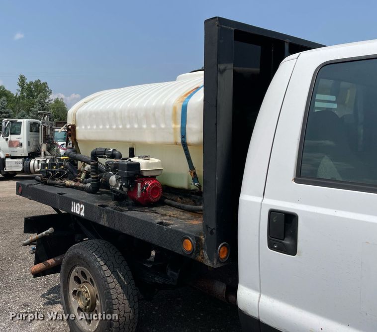 image for item DS8801 2005 Ford F350 Super Duty XL  flatbed pickup truck