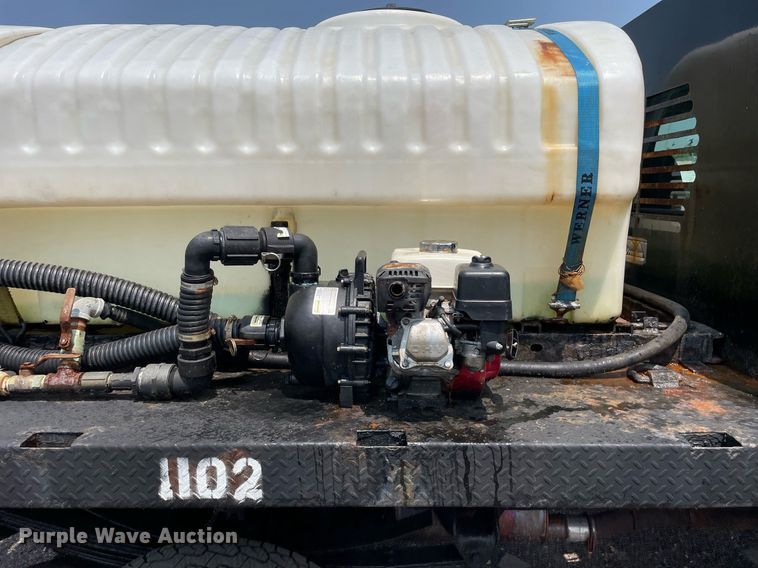 image for item DS8801 2005 Ford F350 Super Duty XL  flatbed pickup truck