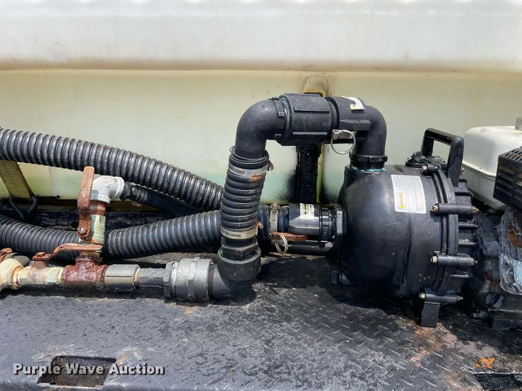 image for item DS8801 2005 Ford F350 Super Duty XL  flatbed pickup truck