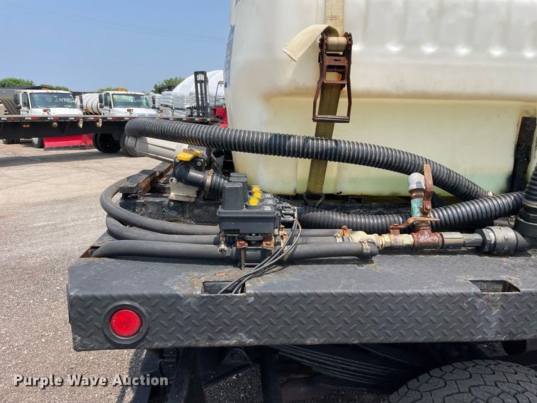 image for item DS8801 2005 Ford F350 Super Duty XL  flatbed pickup truck