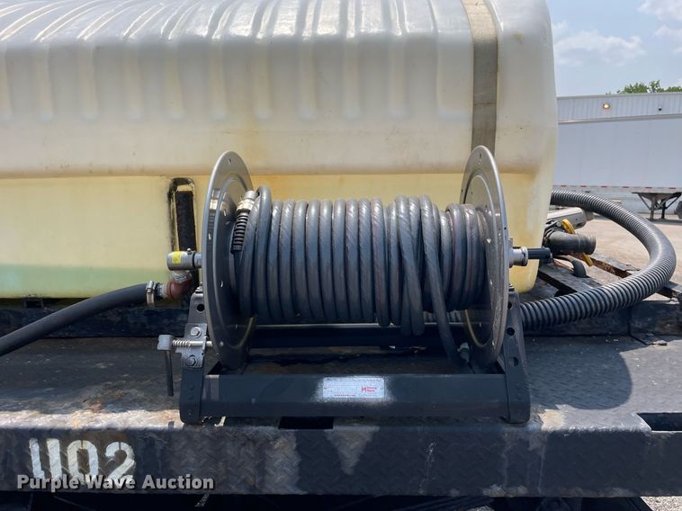 image for item DS8801 2005 Ford F350 Super Duty XL  flatbed pickup truck