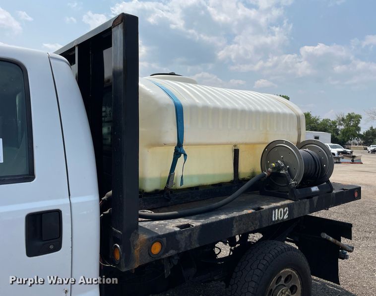 image for item DS8801 2005 Ford F350 Super Duty XL  flatbed pickup truck