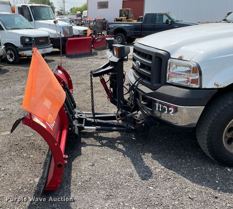 image for item DS8801 2005 Ford F350 Super Duty XL  flatbed pickup truck