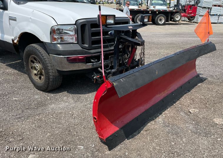 image for item DS8801 2005 Ford F350 Super Duty XL  flatbed pickup truck