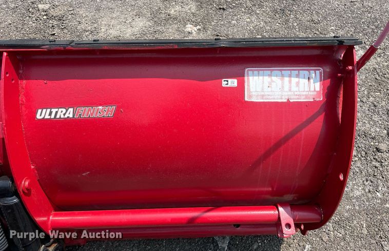 image for item DS8801 2005 Ford F350 Super Duty XL  flatbed pickup truck