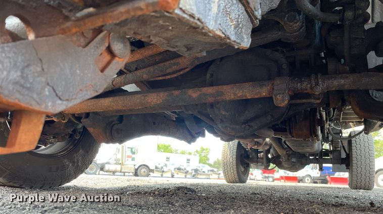 image for item DS8801 2005 Ford F350 Super Duty XL  flatbed pickup truck