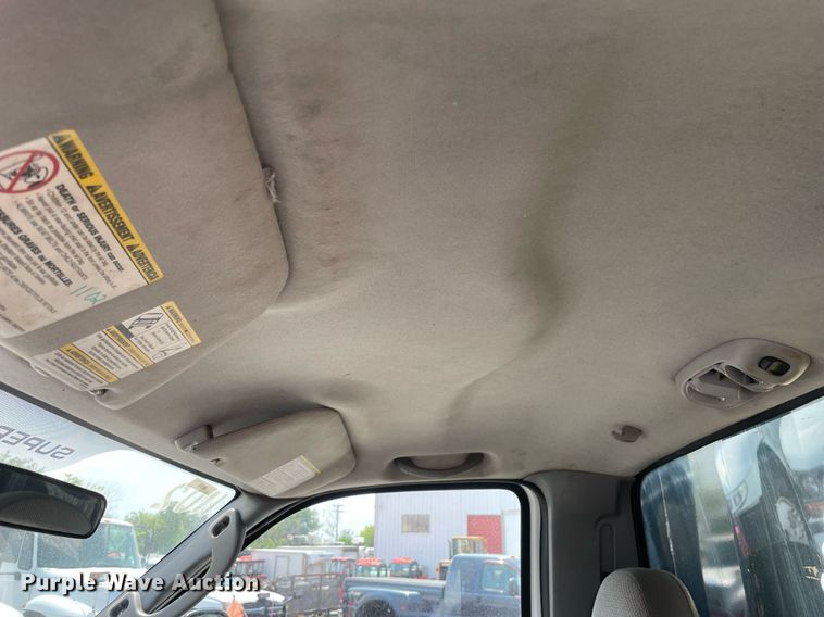 image for item DS8801 2005 Ford F350 Super Duty XL  flatbed pickup truck