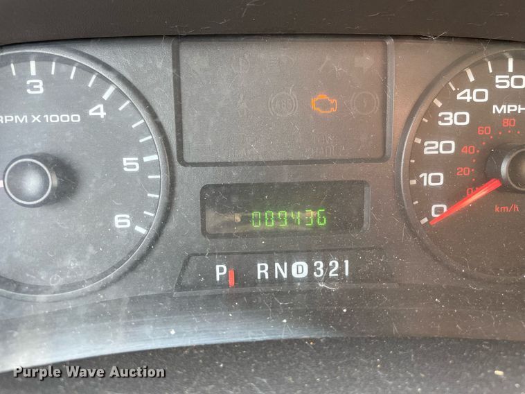 image for item DS8801 2005 Ford F350 Super Duty XL  flatbed pickup truck